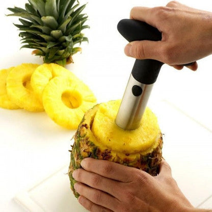 Dispozitiv pentru decojit/feliat ananas